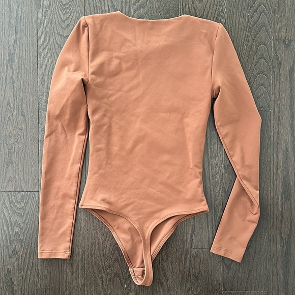 Babaton brown contour long sleeve bodysuit XS - Picture 3 of 3